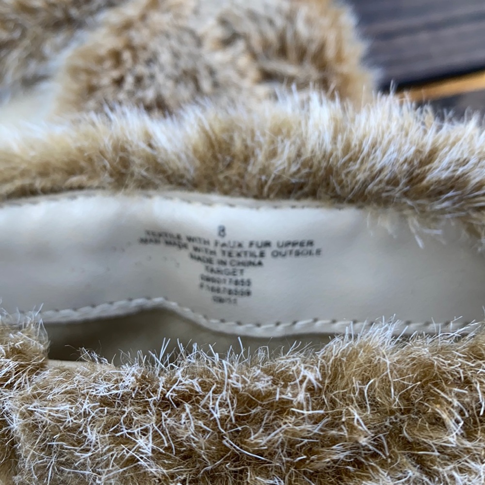 Faux Fur Merona Winter BootsColor: Cream-Tan Size: 8 - Picture 3 of 7